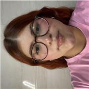 Me defino como una persona con mucha paciencia para ayudar a otras personas a reforzar el idioma ya sea castellano o ingles